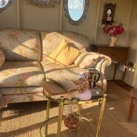 The Pink Cottage Upstairs Suite & Garden Summer Room Whitehead 외부 사진