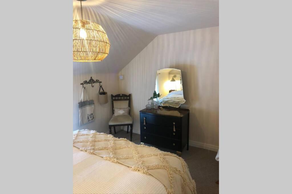 The Pink Cottage Upstairs Suite & Garden Summer Room Whitehead 외부 사진