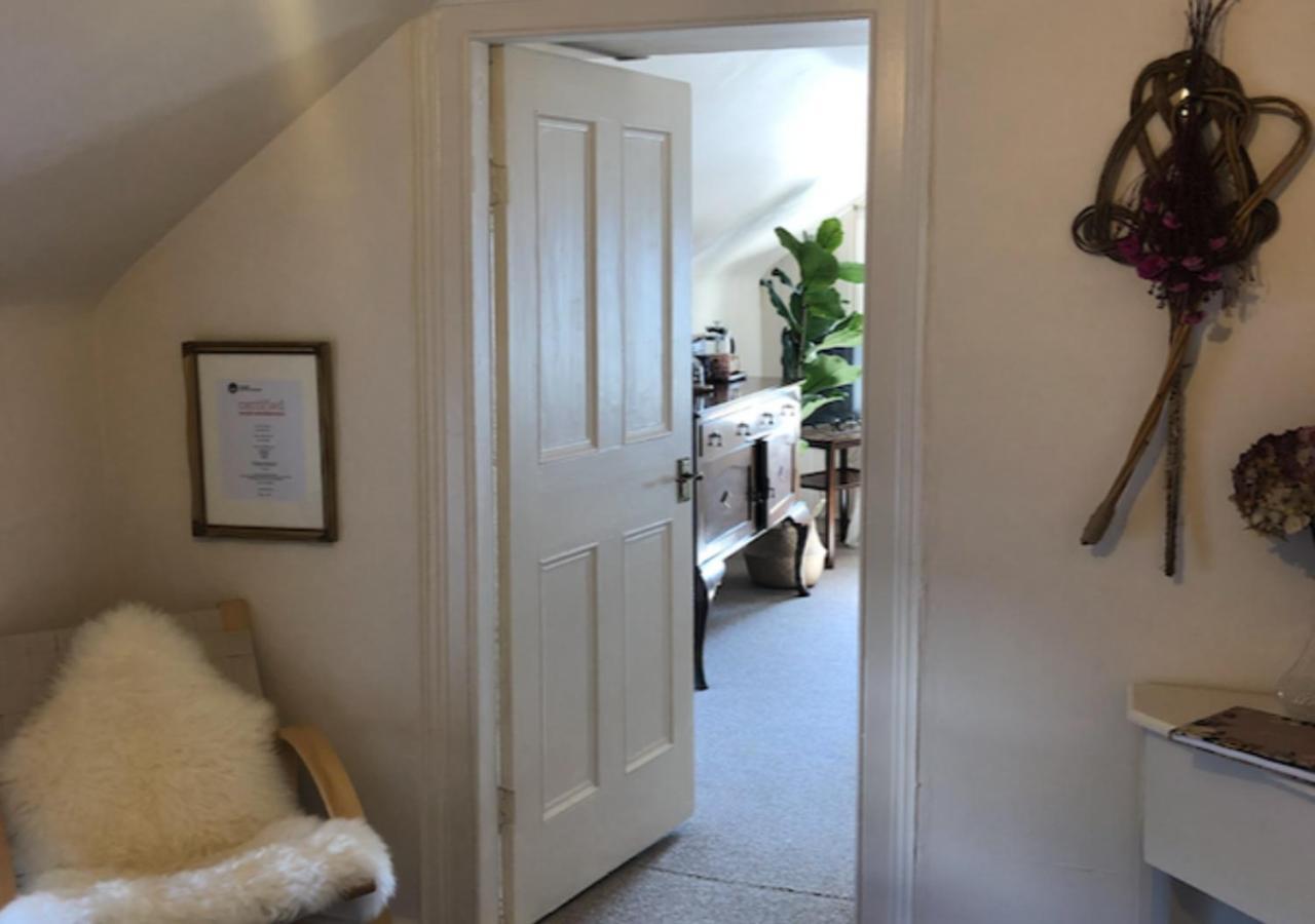 The Pink Cottage Upstairs Suite & Garden Summer Room Whitehead 외부 사진
