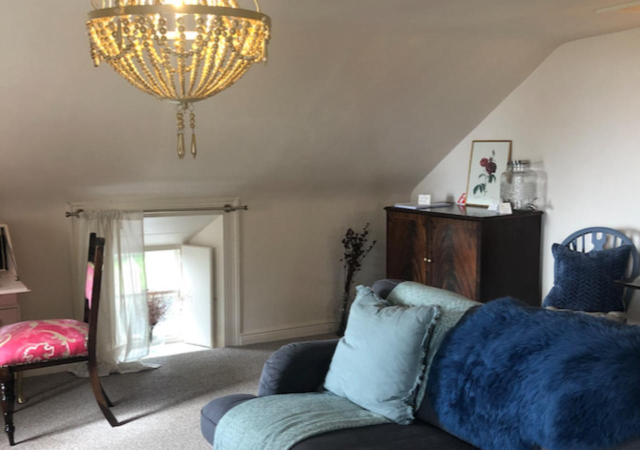 The Pink Cottage Upstairs Suite & Garden Summer Room Whitehead 외부 사진