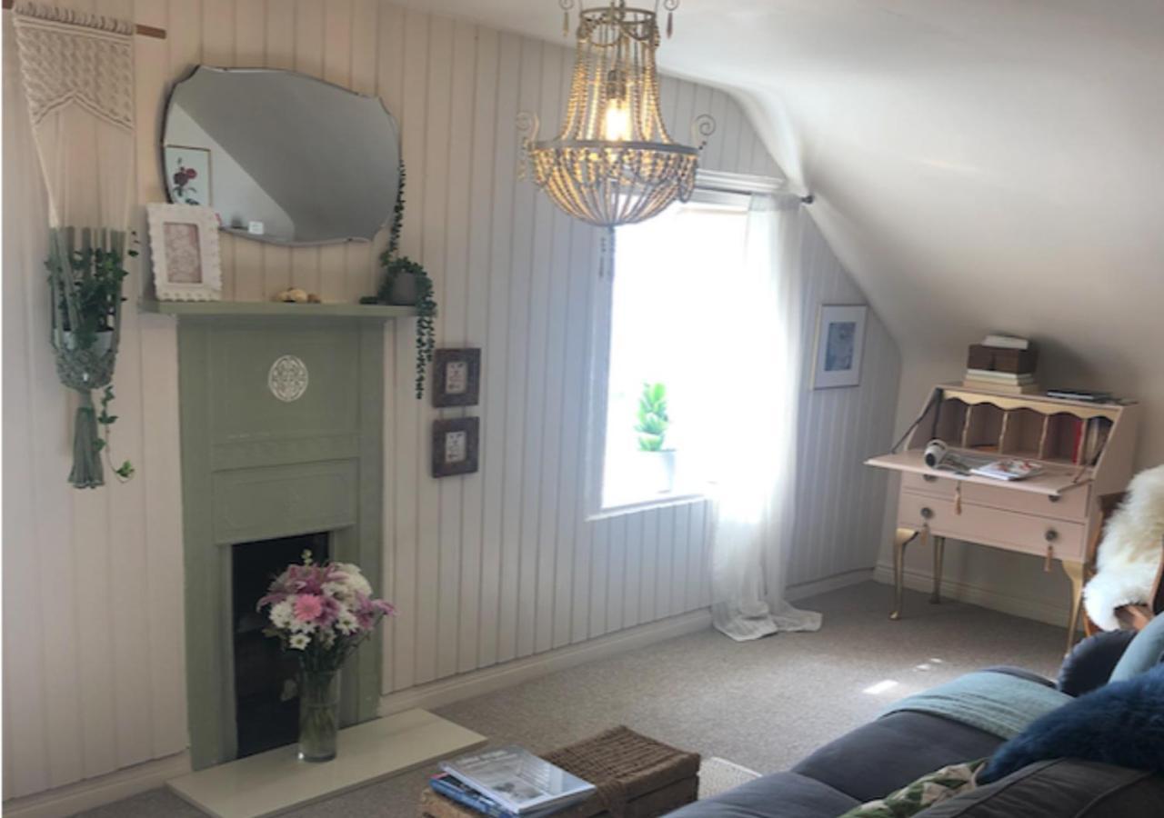 The Pink Cottage Upstairs Suite & Garden Summer Room Whitehead 외부 사진