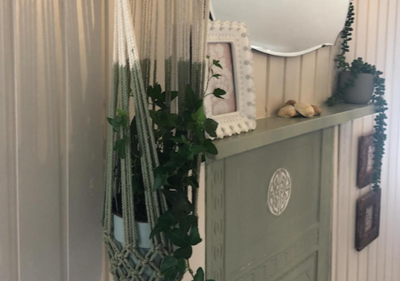 The Pink Cottage Upstairs Suite & Garden Summer Room Whitehead 외부 사진