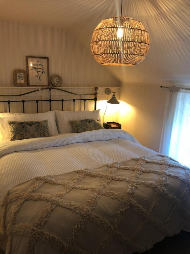 The Pink Cottage Upstairs Suite & Garden Summer Room Whitehead 외부 사진