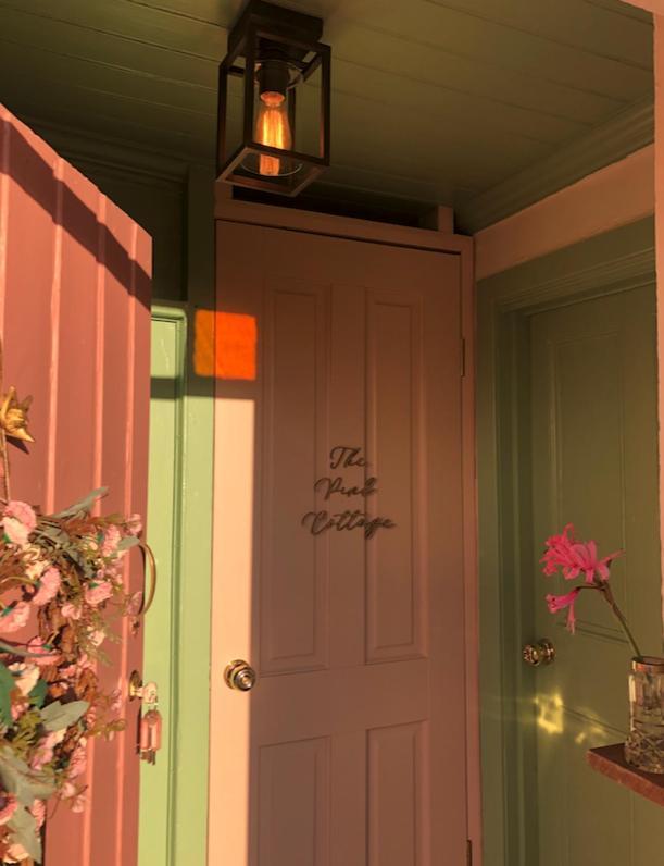 The Pink Cottage Upstairs Suite & Garden Summer Room Whitehead 외부 사진