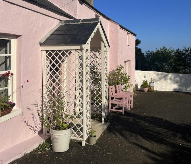 The Pink Cottage Upstairs Suite & Garden Summer Room Whitehead 외부 사진