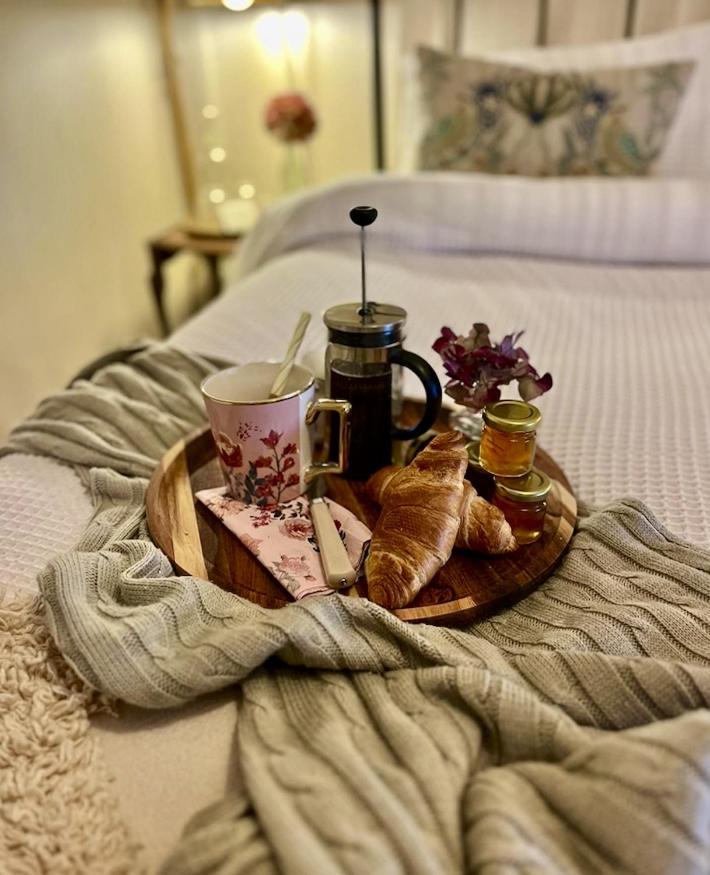 The Pink Cottage Upstairs Suite & Garden Summer Room Whitehead 외부 사진
