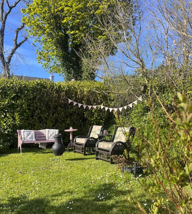 The Pink Cottage Upstairs Suite & Garden Summer Room Whitehead 외부 사진