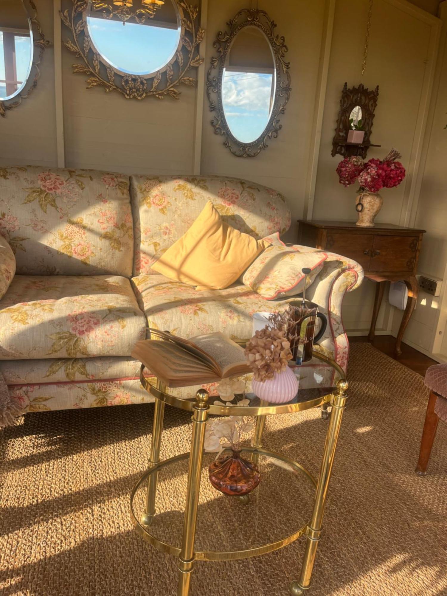 The Pink Cottage Upstairs Suite & Garden Summer Room Whitehead 외부 사진