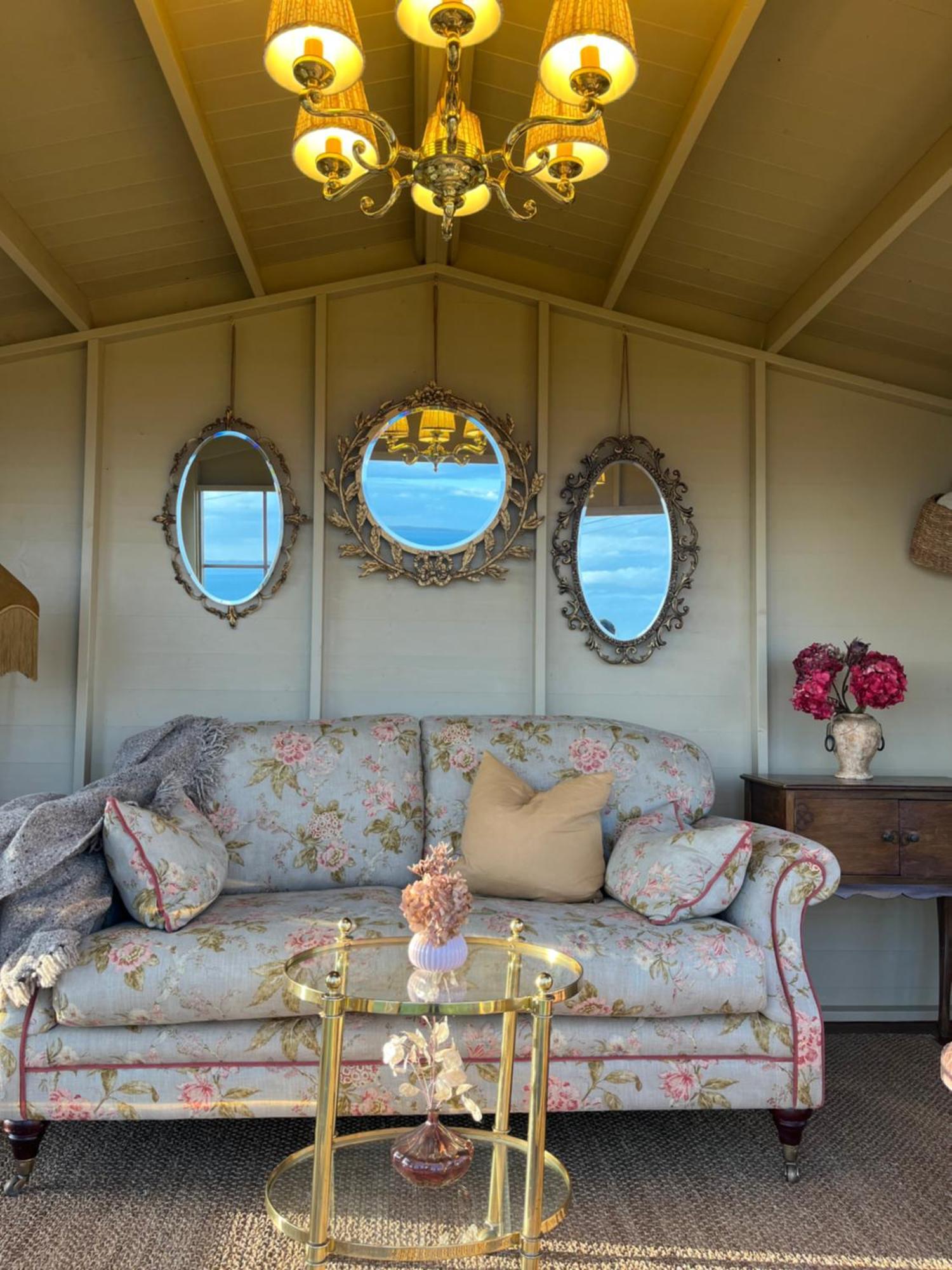 The Pink Cottage Upstairs Suite & Garden Summer Room Whitehead 외부 사진