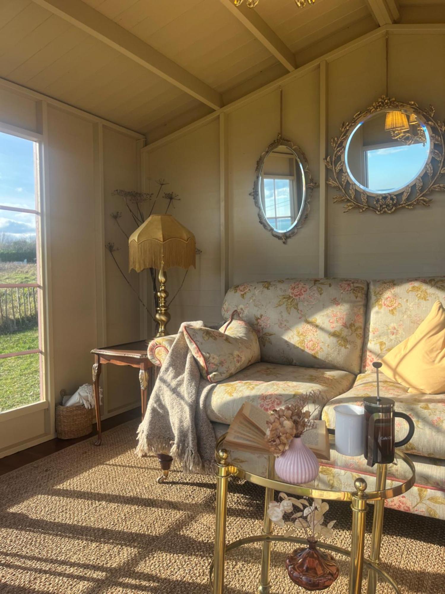 The Pink Cottage Upstairs Suite & Garden Summer Room Whitehead 외부 사진