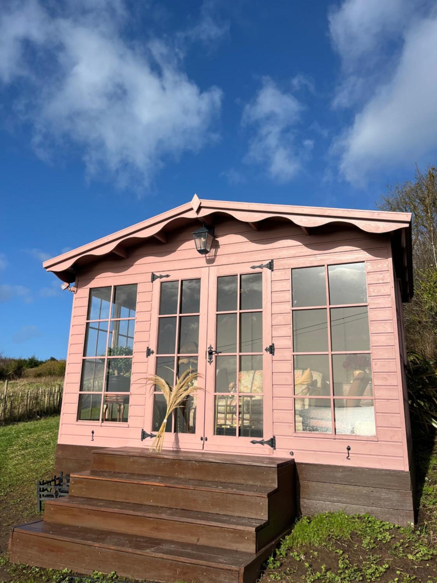 The Pink Cottage Upstairs Suite & Garden Summer Room Whitehead 외부 사진