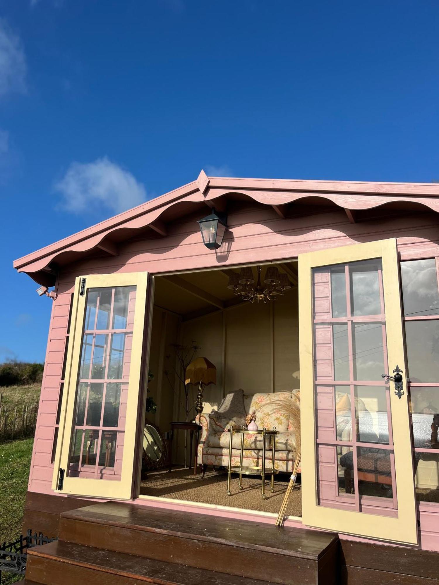 The Pink Cottage Upstairs Suite & Garden Summer Room Whitehead 외부 사진